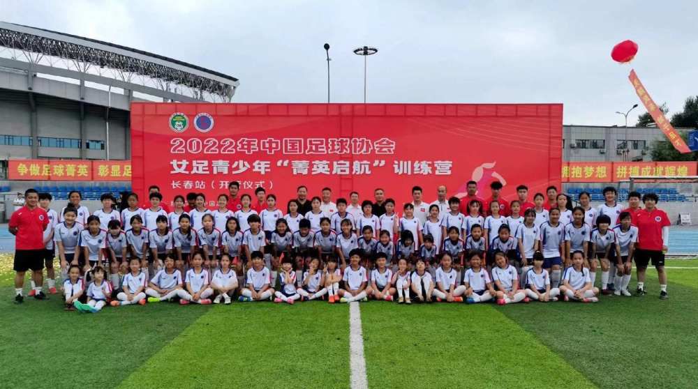菲利克斯今夏从马竞租借加盟巴萨，此前巴萨击败马竞，他进球后并没有选择不庆祝，差点和马竞球员冲突，媒体盛传他和马竞球员以及马竞主帅西蒙尼的关系都不好。